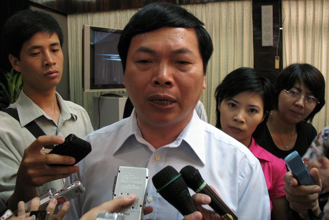 Nguyen Bo truong Cong thuong bi hoi viec con trai lam lanh dao